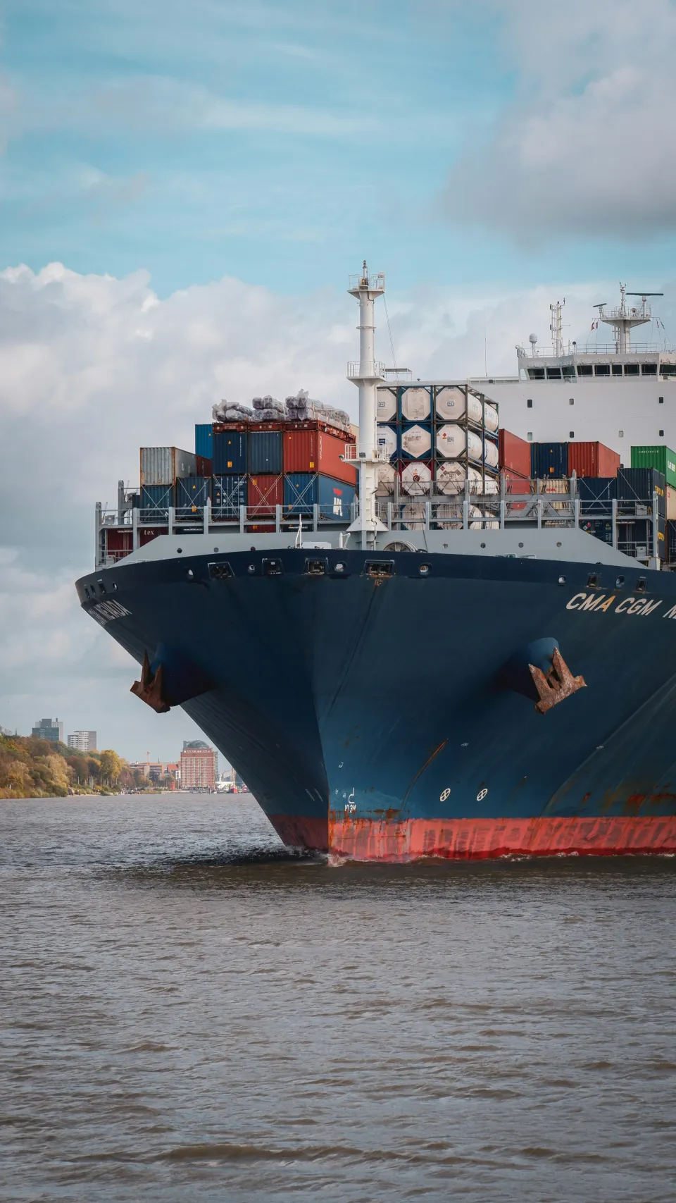 Containerschiff auf See
